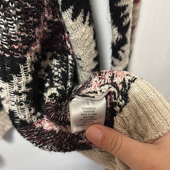 Hippie rose Patterned Black and Cream Women's Sweater small - Picture 4 of 10